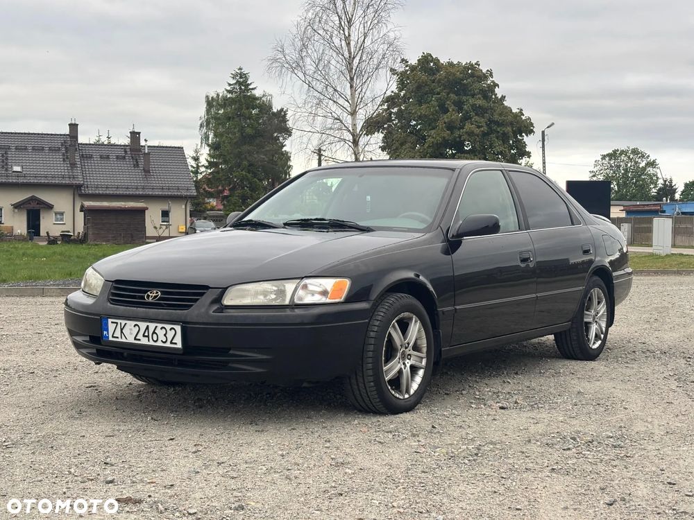 Toyota Camry - 1