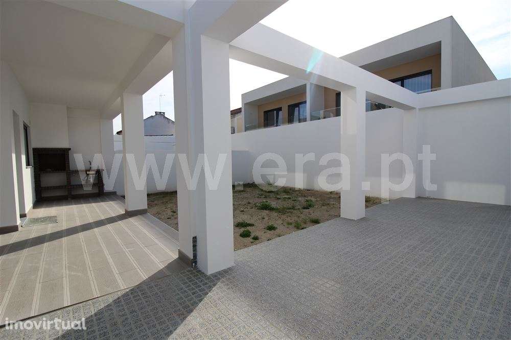 Moradia Geminada T3; Fernão Ferro - Grande imagem: 3/26