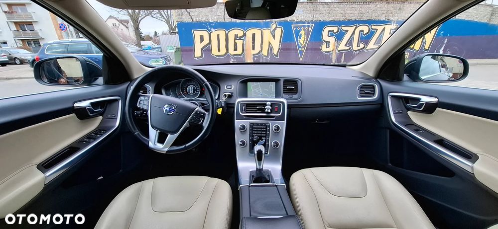 Volvo V60 D2 Summum - 12