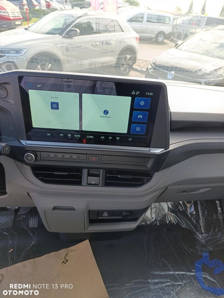 Volkswagen Caravelle - 11