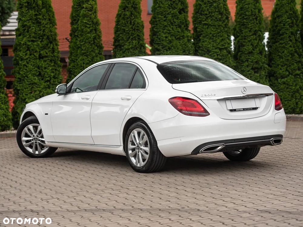 Mercedes-Benz Klasa C 300 e 4Matic 9G-TRONIC Edition Avantgarde - 3