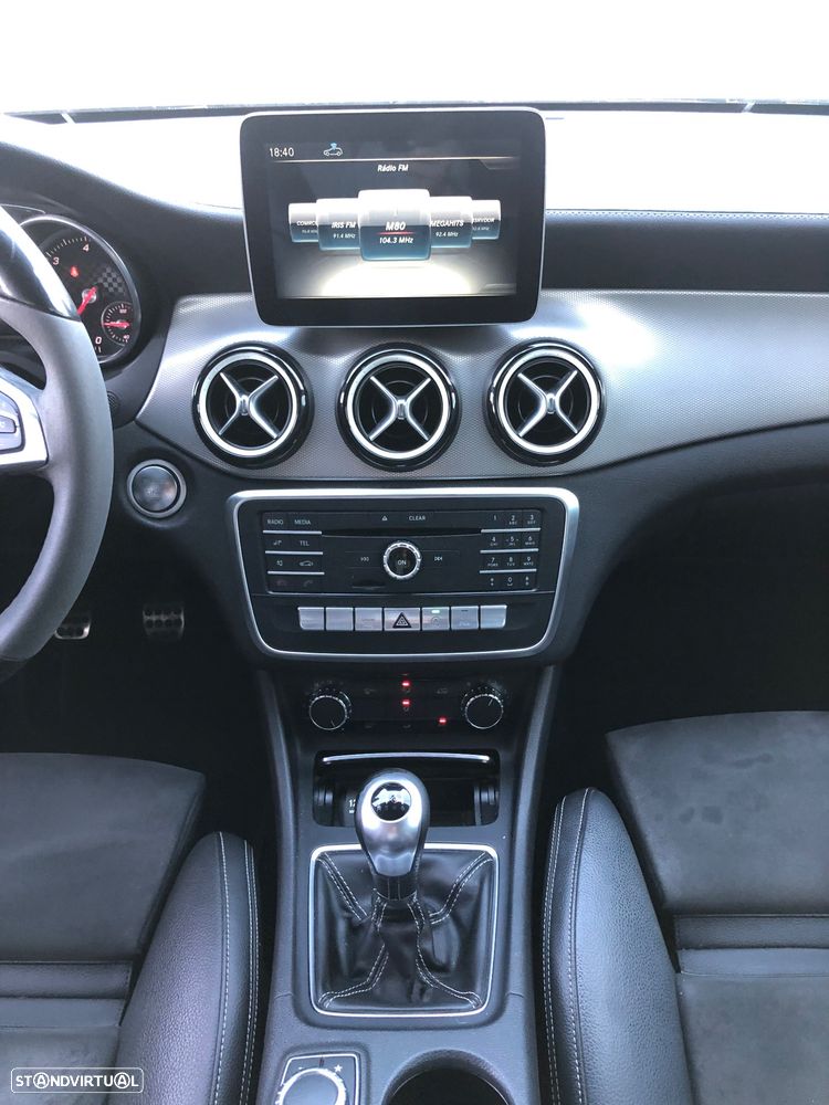 Mercedes-Benz A 180 d AMG Line - 27