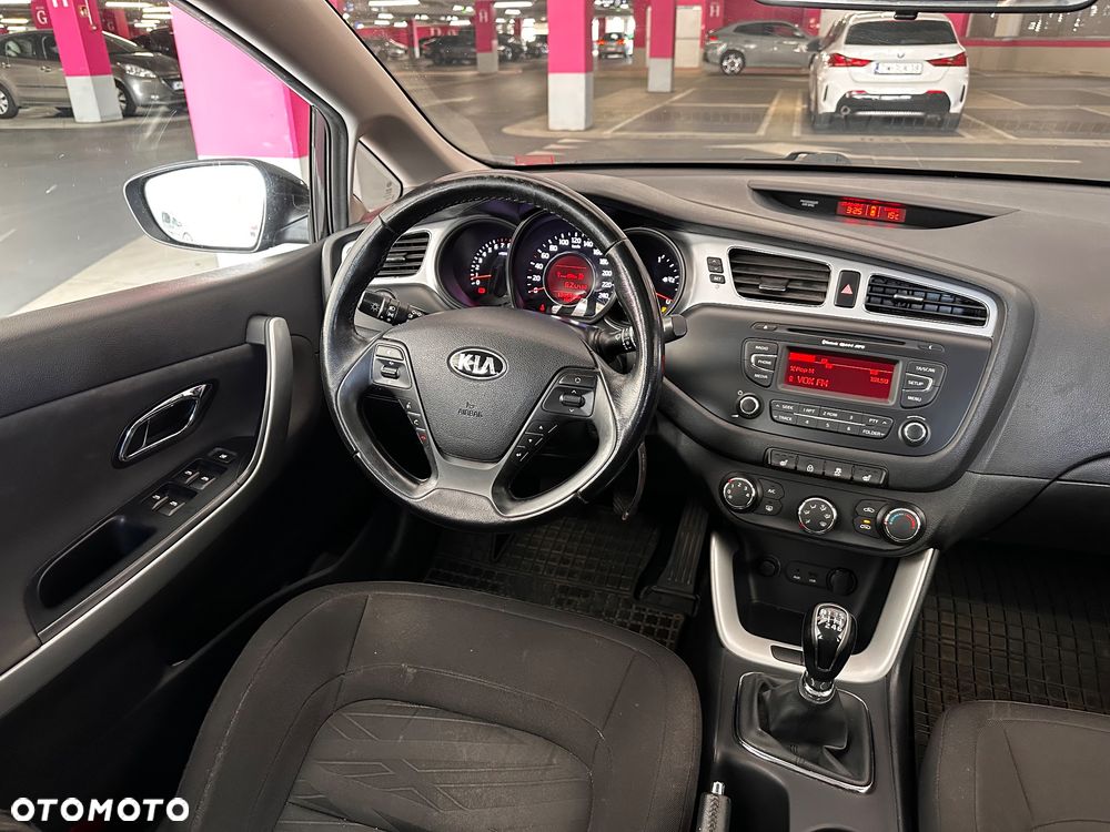 Kia Ceed 1.4 CVVT Dream Team Edition - 25