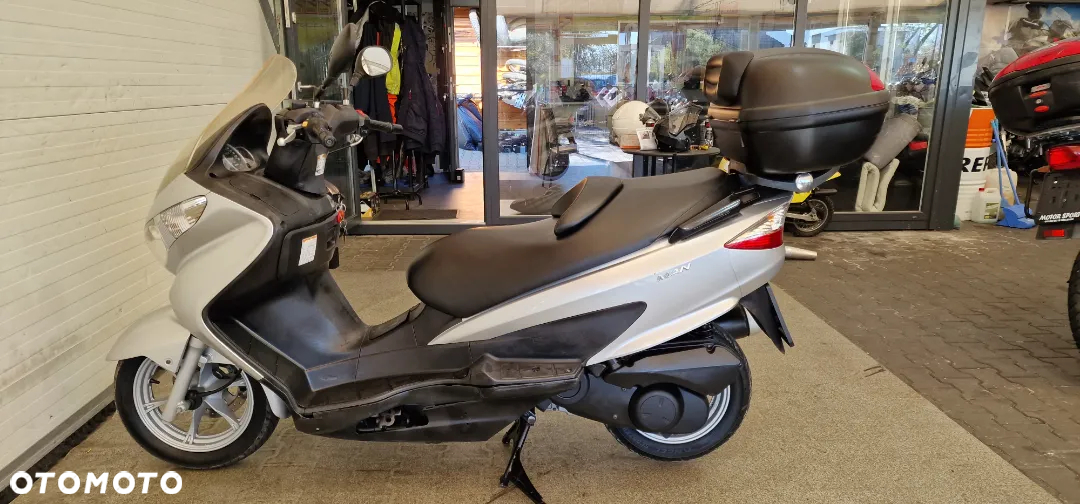 Suzuki Burgman - 23