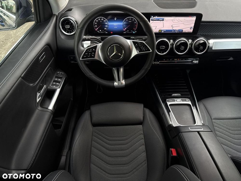 Mercedes-Benz GLB - 14