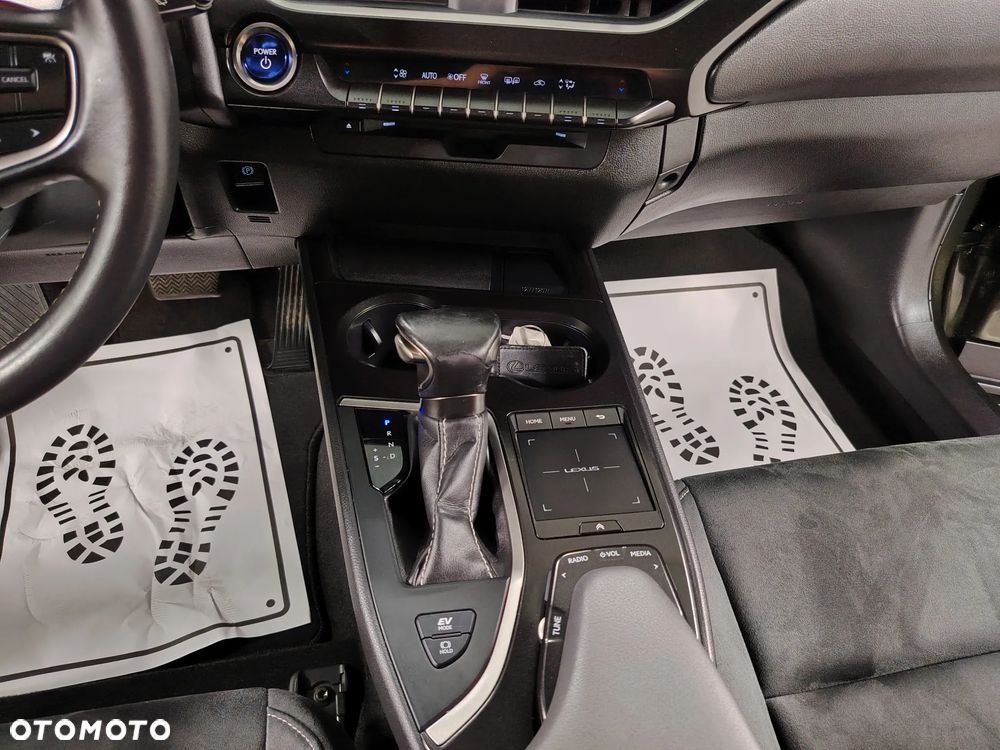 Lexus UX 250h Elegance 2WD - 34