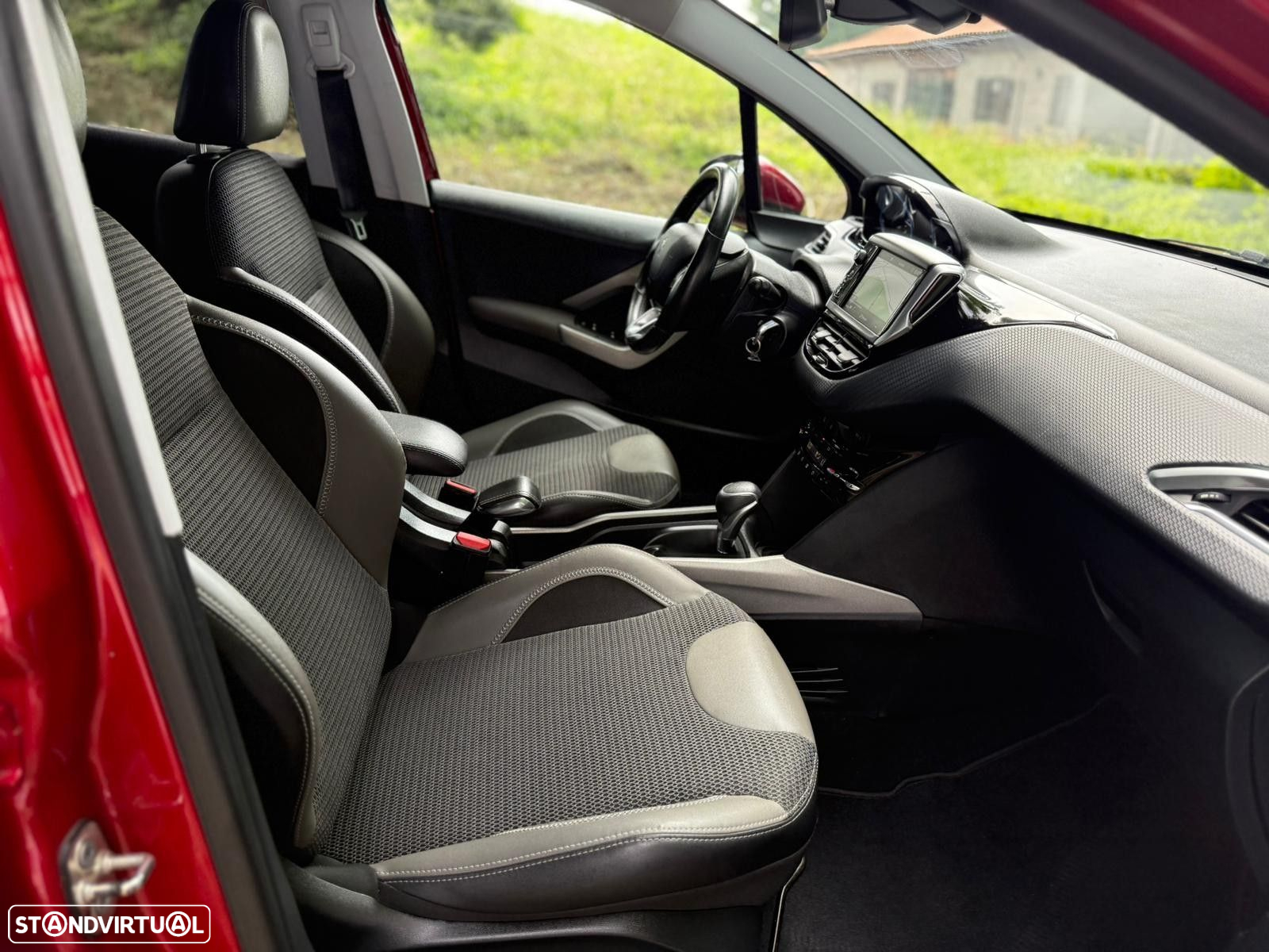 Peugeot 2008 1.2 PureTech Allure EAT6 - 14