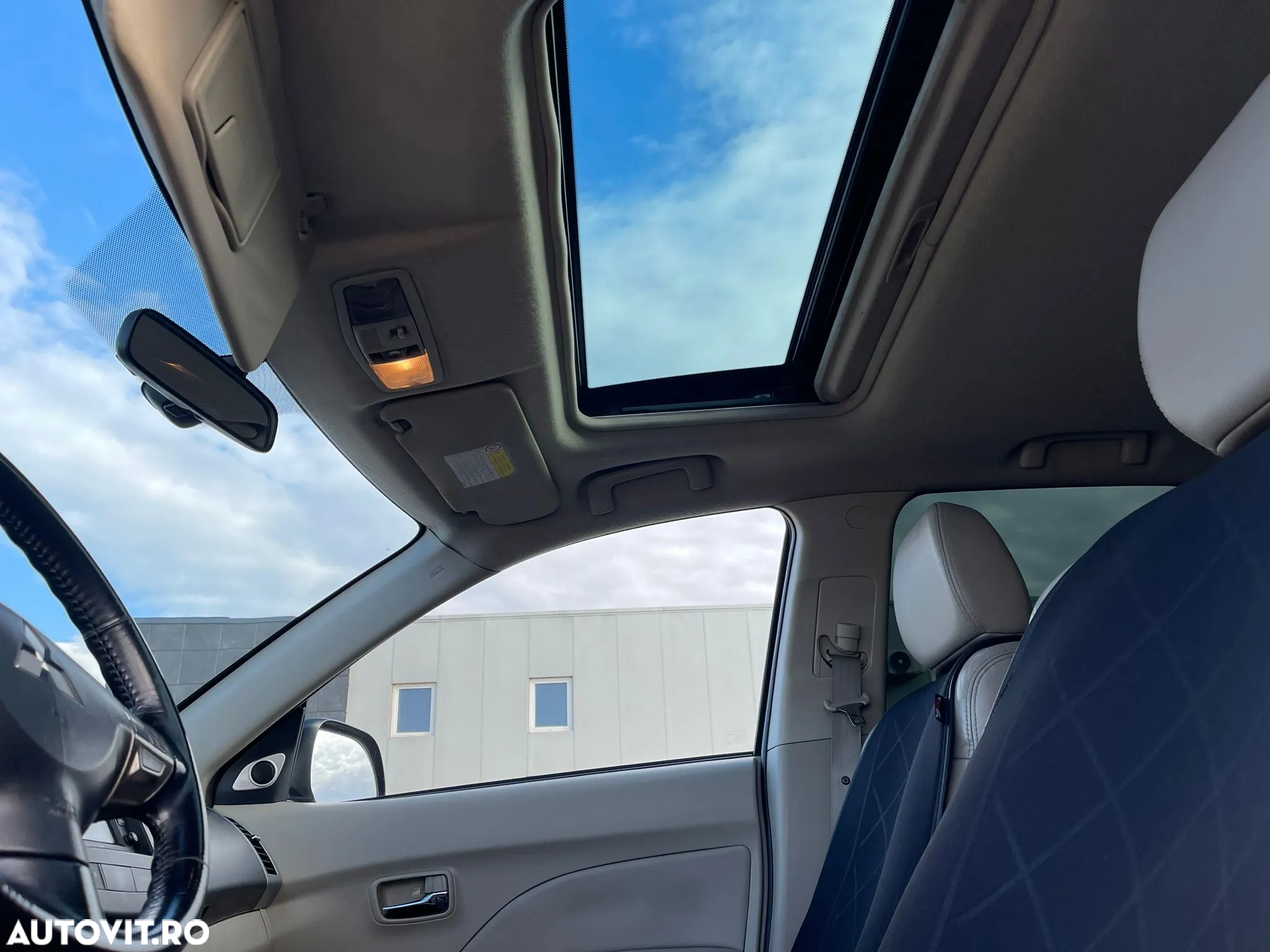 Mitsubishi Outlander 2.2 DI-D NAVI Instyle - 2