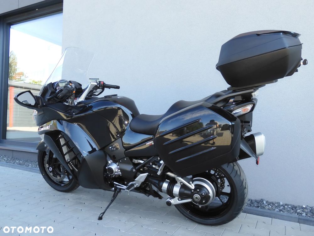 Kawasaki GTR - 28