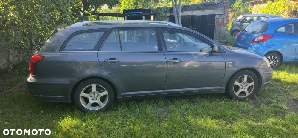 Toyota Avensis - 8