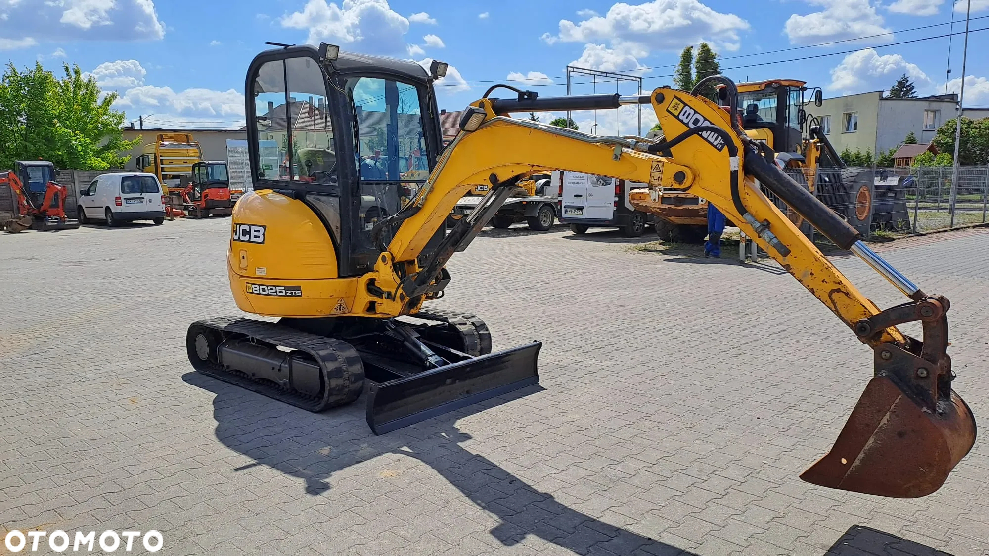 JCB 8025 - 3