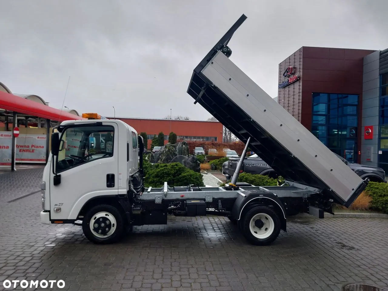 Isuzu M27 - 12