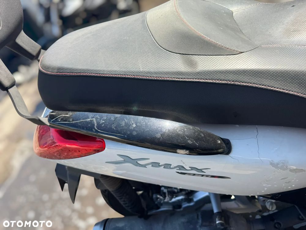 Yamaha X-max - 12