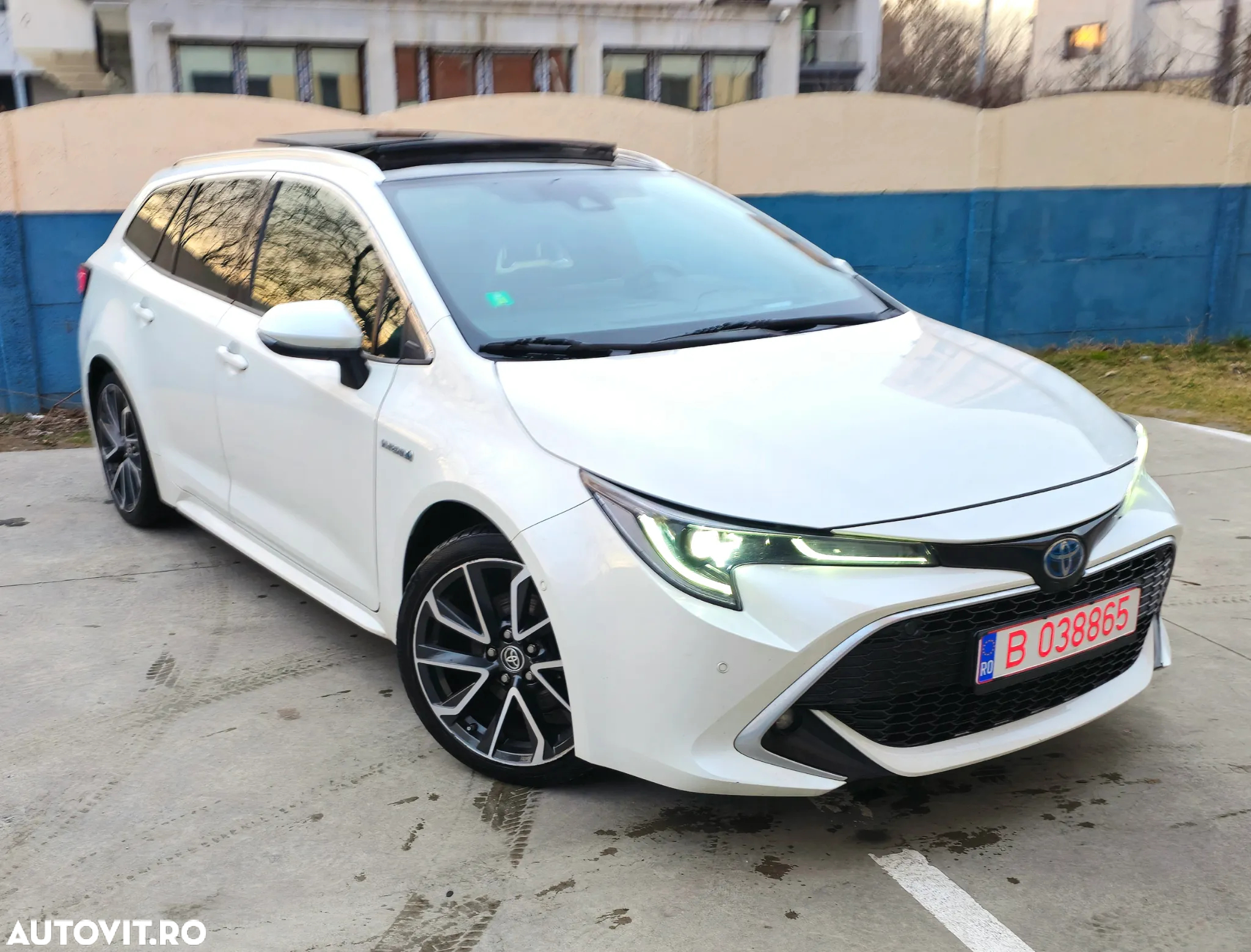 Toyota Corolla 2.0 HSD Exclusive Plus GR Sport Bi-Tone - 6