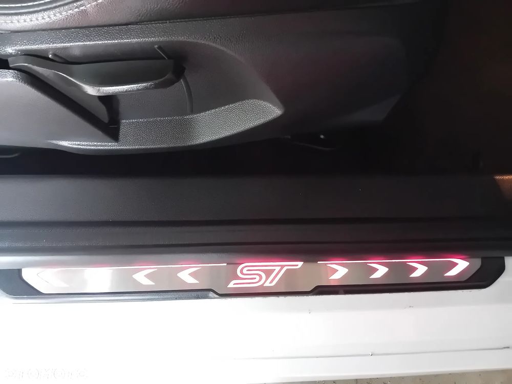 Ford Fiesta 1.6 EcoBoost mit Leder-Sport-Paket ST - 22