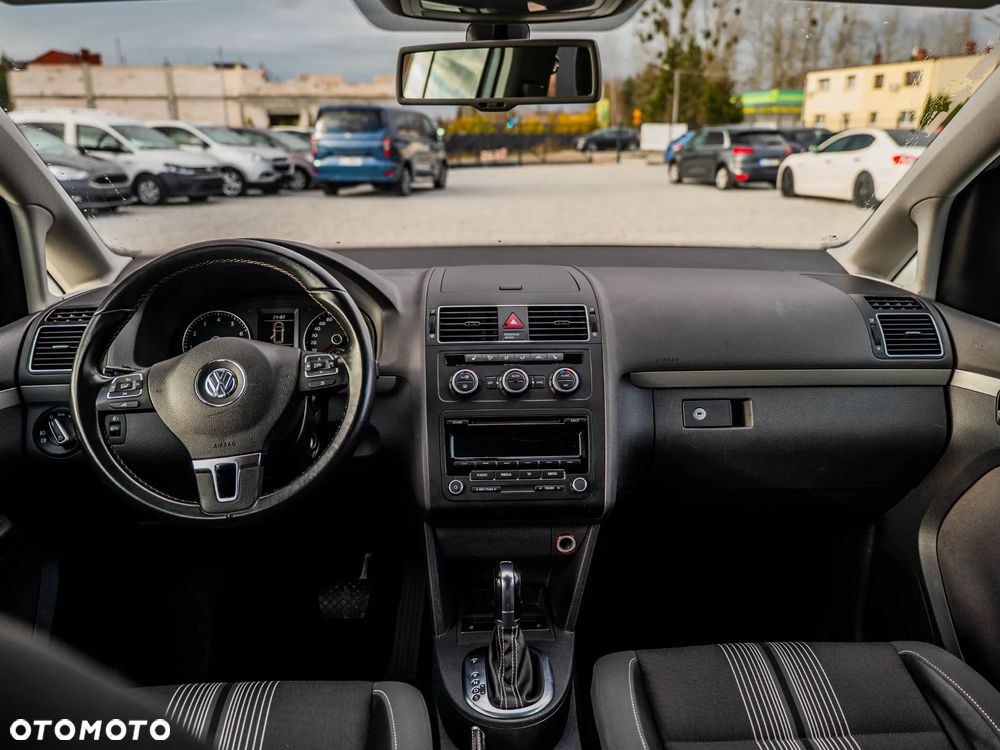 Volkswagen Touran - 33