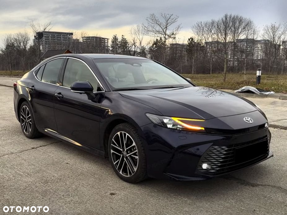 Toyota Camry - 4