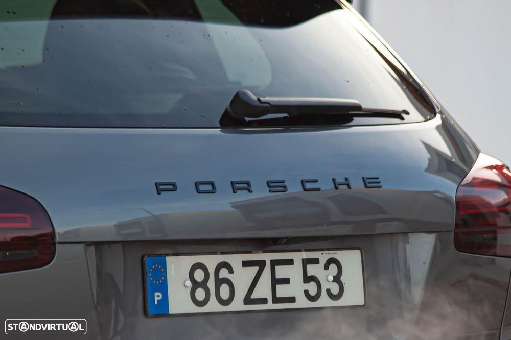 Porsche Cayenne S - 35