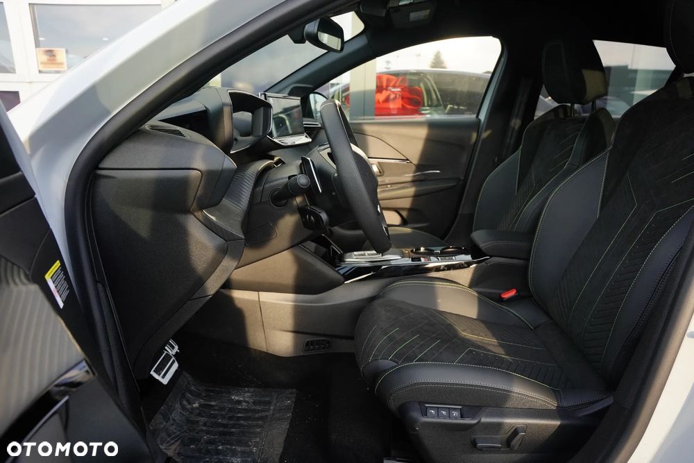 Peugeot 208 1.2 mHEV GT - 12