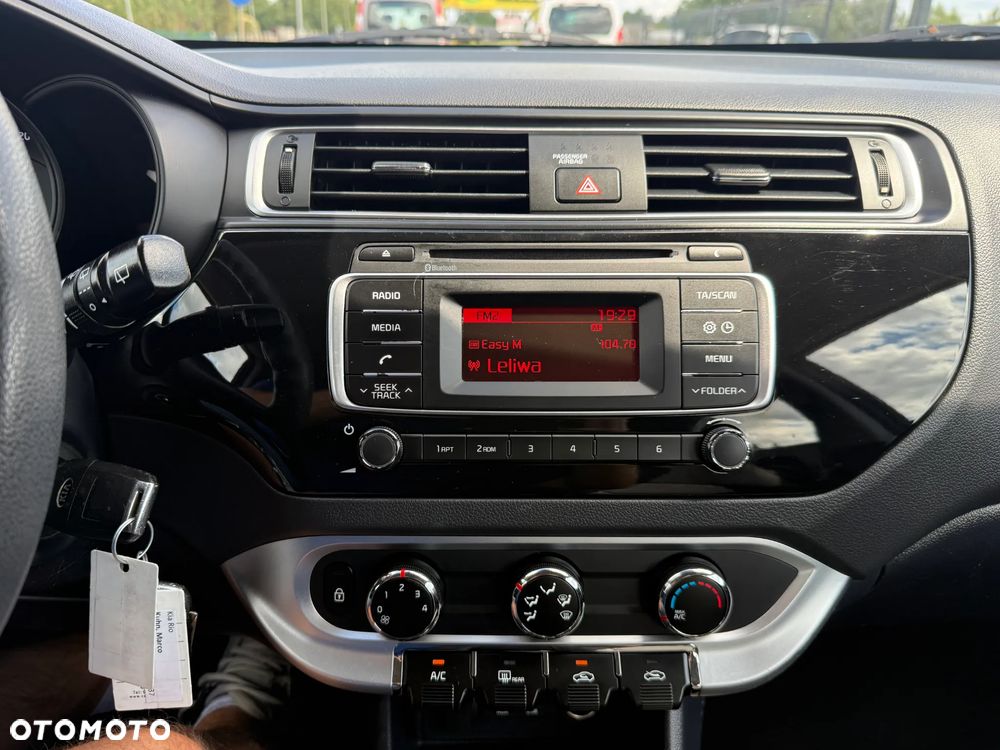 Kia Rio 1.2 Dream Team Edition - 28