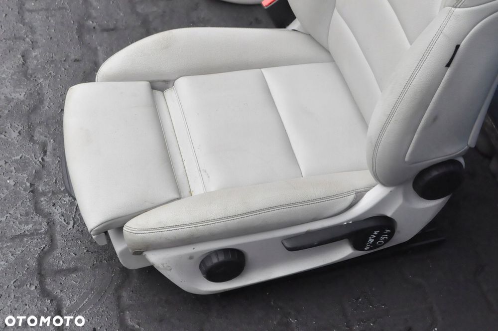 MERCEDES W176 FOTELE KANAPA JASNA SKÓRA - 13