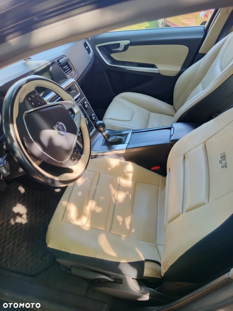 Volvo S60 D3 R-Design - 9