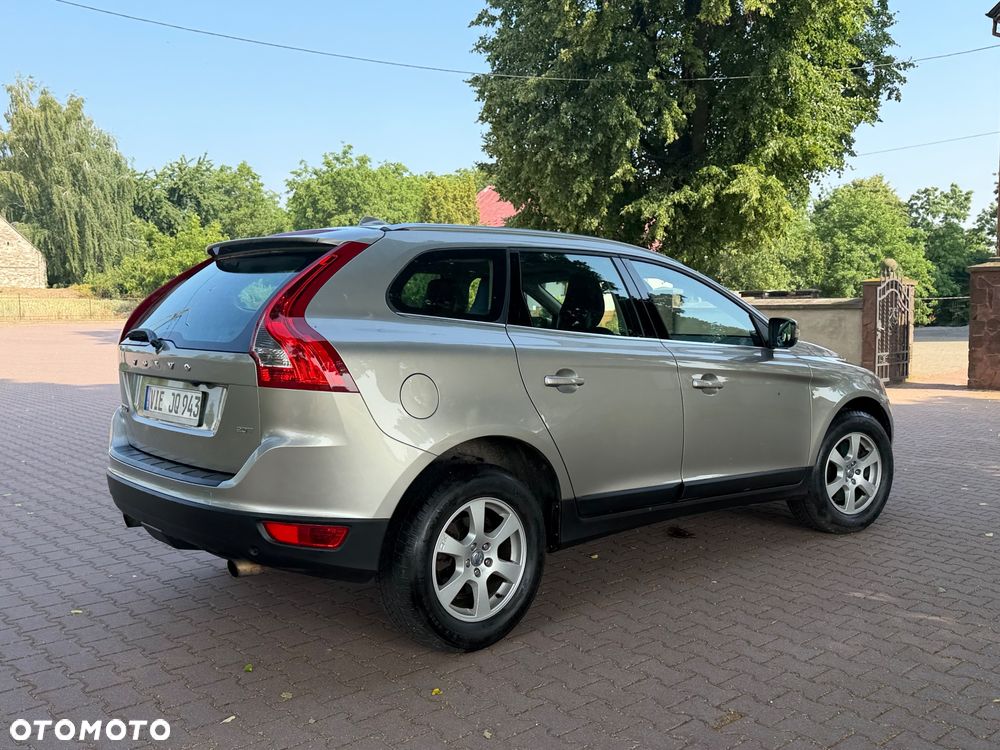 Volvo XC 60 2.0T Powershift Momentum - 14