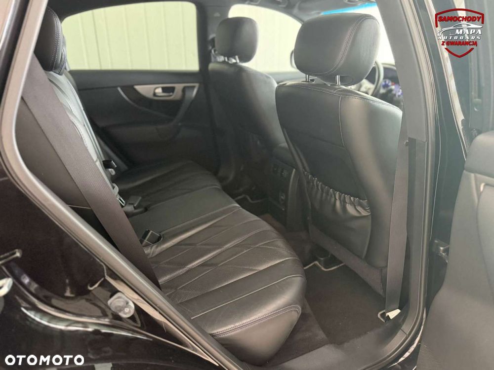 Infiniti QX70 - 25
