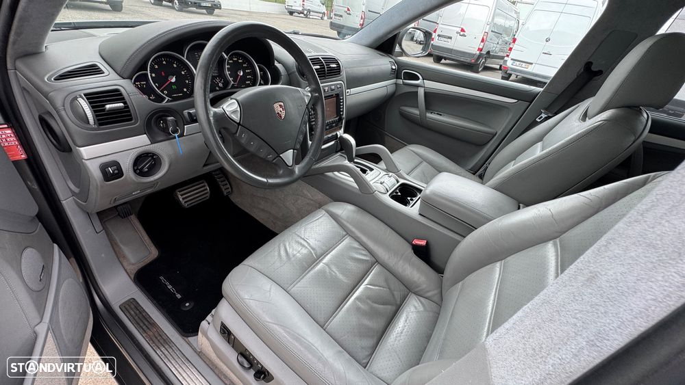 Porsche Cayenne Turbo - 31