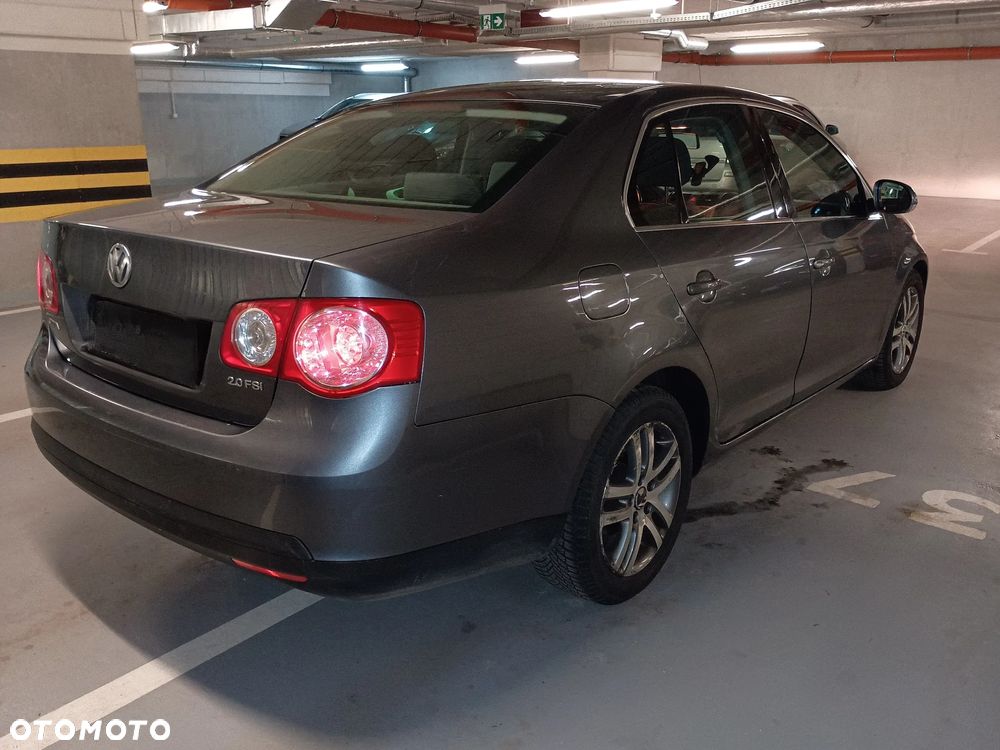 Volkswagen Jetta 2.0 FSI Comfortline - 3