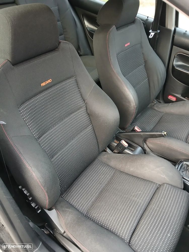 VW Golf 1.9 TDi 25 Anos - 8