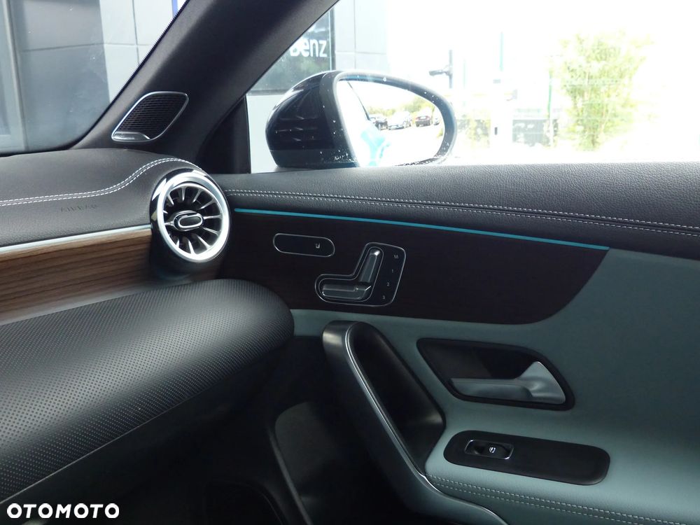 Mercedes-Benz CLA 200 AMG Line 7G-DCT - 30