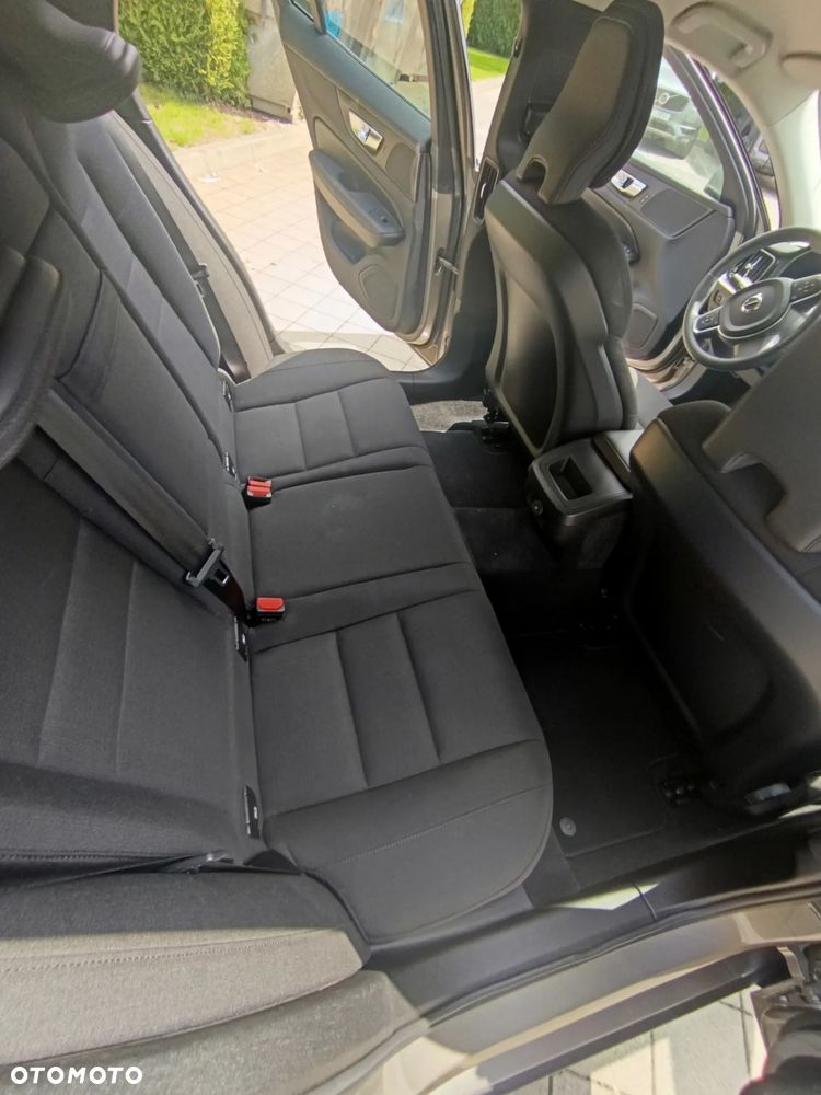 Volvo V60 B4 D Momentum - 8