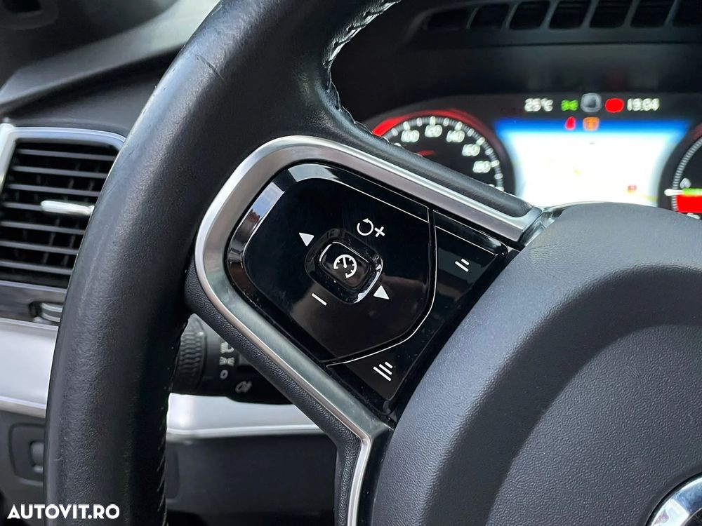 Volvo XC 90 T8 Twin Engine AWD Momentum - 16