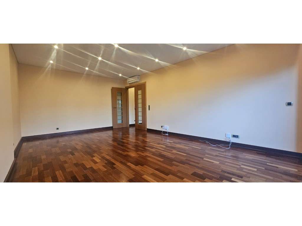 T3 com terraço e parqueamento - Urbanização do Almirante, Santo Ant... - Grande imagem: 4/34