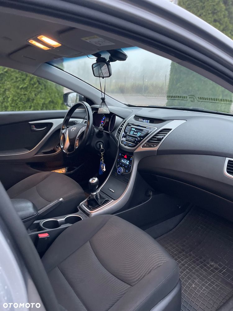 Hyundai Elantra - 9