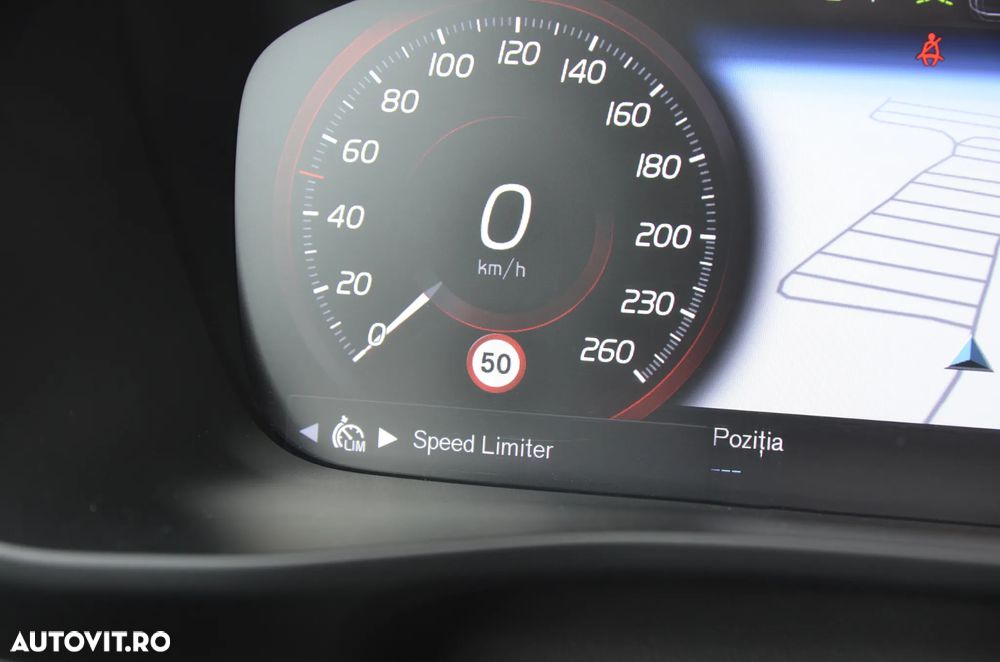 Volvo XC 40 D3 AWD Momentum Pro - 26