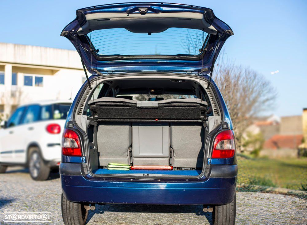 Renault Scénic 1.4 16V Conquest - 11