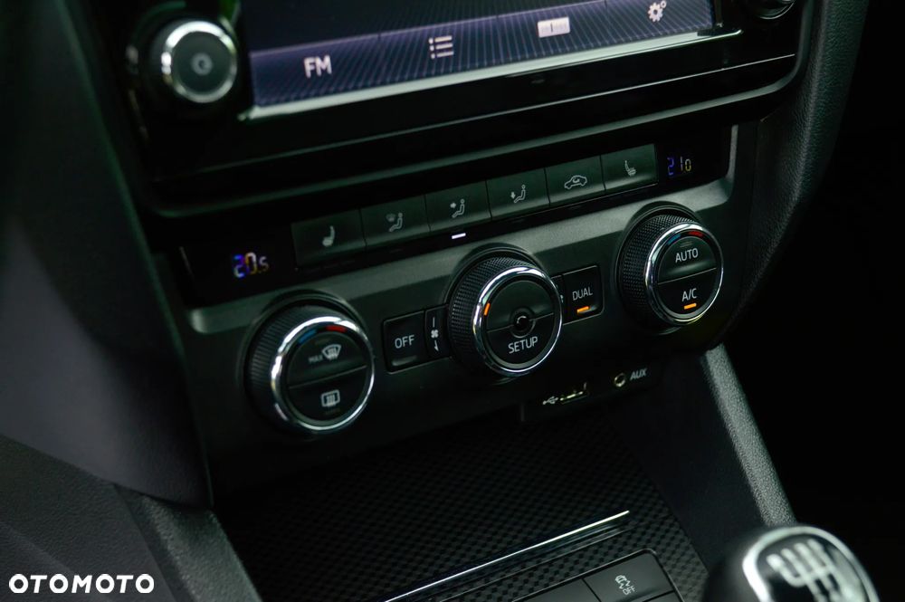 Skoda Octavia 2.0 TSI RS - 23