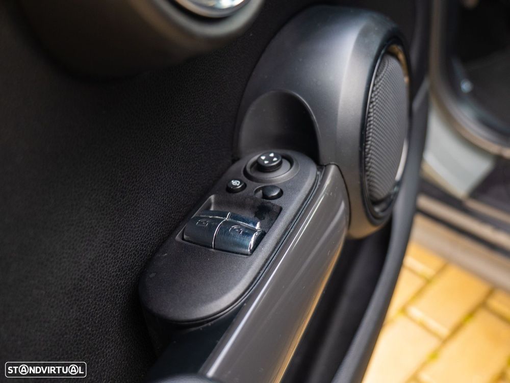 MINI 3 Portas One D - 14