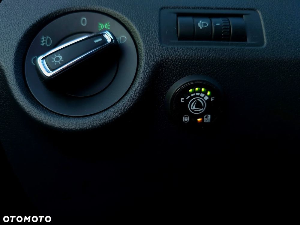 Skoda RAPID 1.2 TSI Ambition - 14