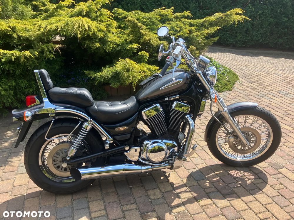 Suzuki Intruder - 1