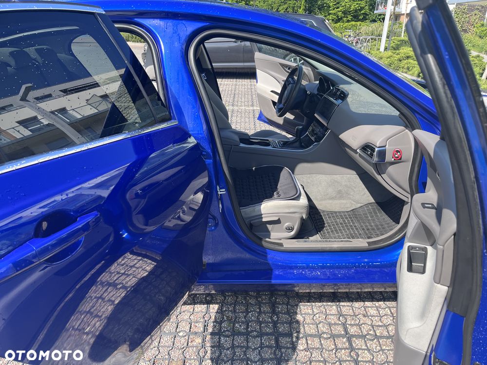 Jaguar XE 2.0 D Pure - 8