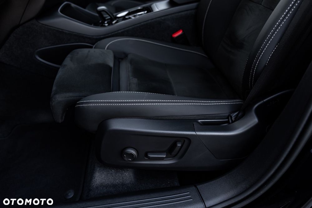 Volvo XC 40 B3 B DKG Plus Bright - 25