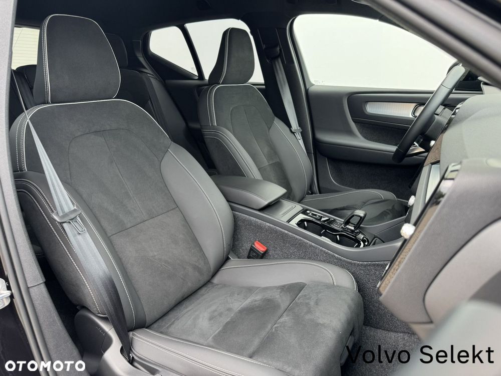 Volvo XC 40 B3 Plus Dark - 17