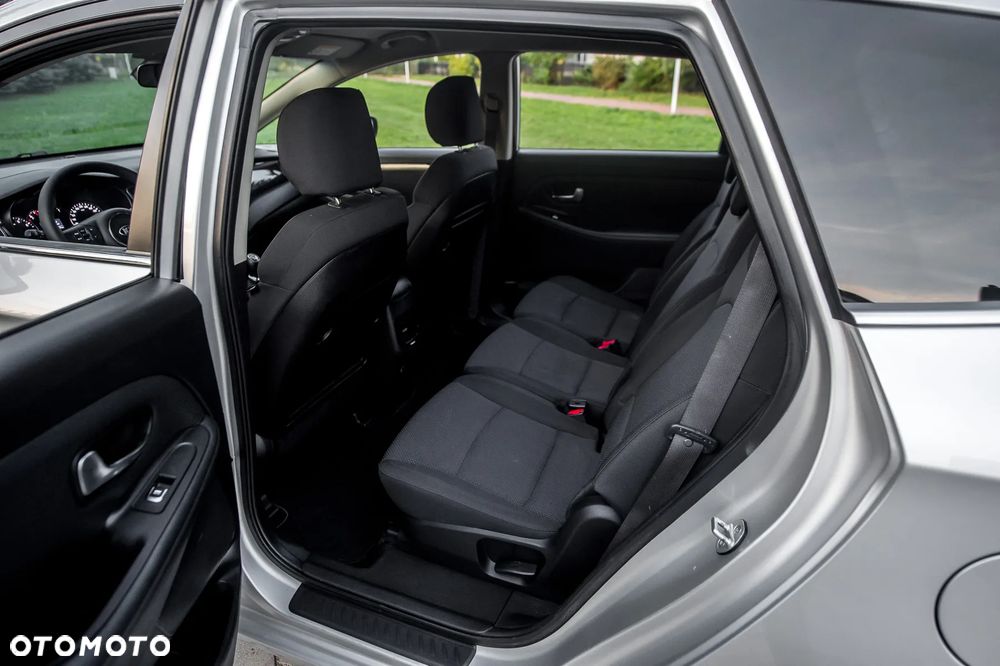 Kia Carens - 22