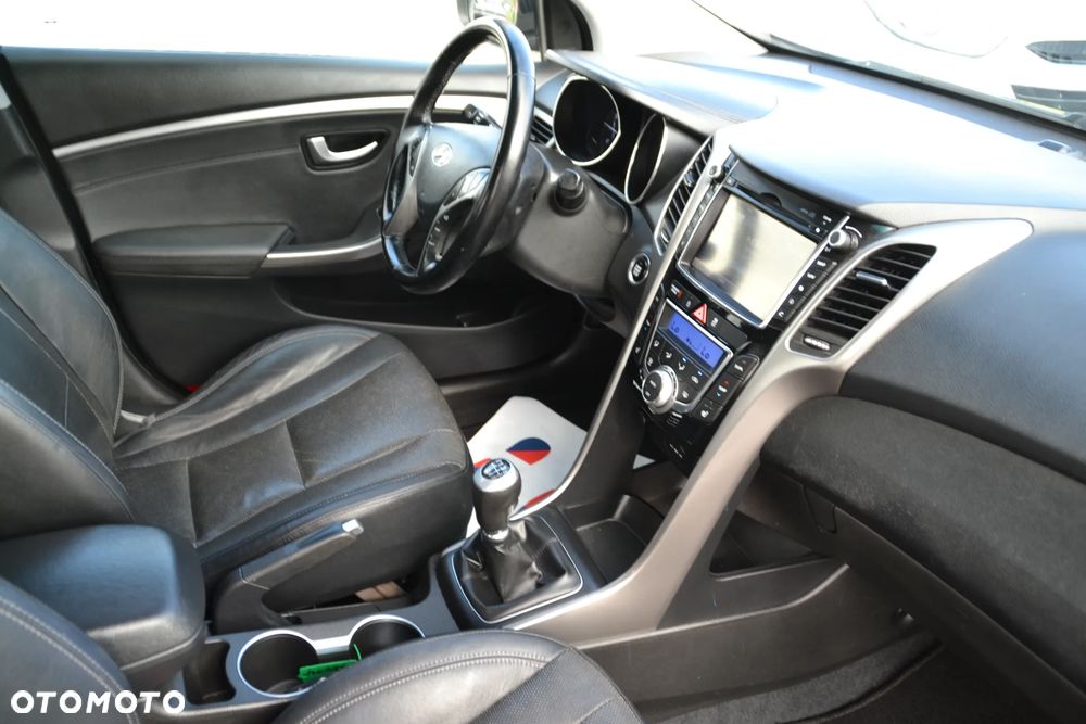 Hyundai i30 i30cw 1.6 Fifa World Cup Edition - 28
