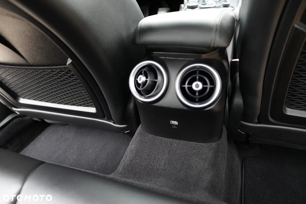 Alfa Romeo Giulia 2.0 Turbo 16V AT8-Q4 Ti - 24