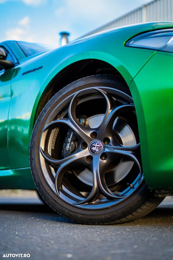 Alfa Romeo Giulia 2.0 Turbo 16V AT8-Q4 Estrema - 9
