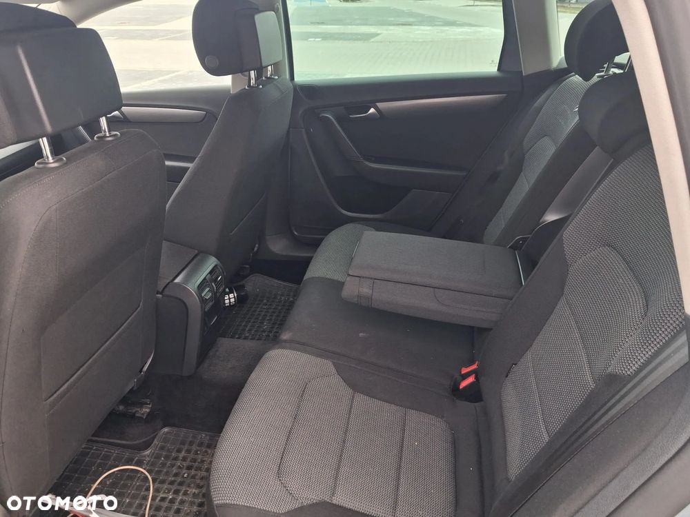 Volkswagen Passat 2.0 TDI DSG Comfortline - 9